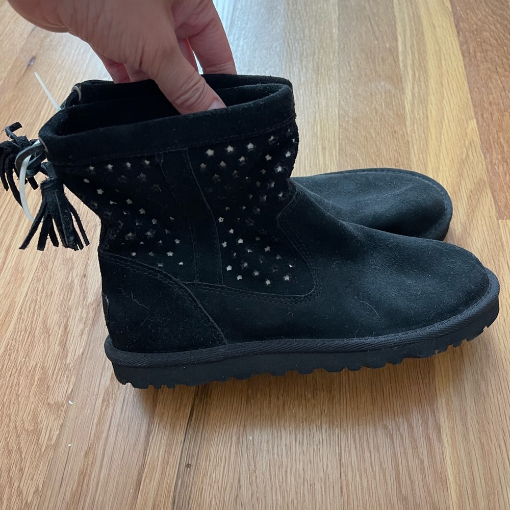 Girls Uggs size 2